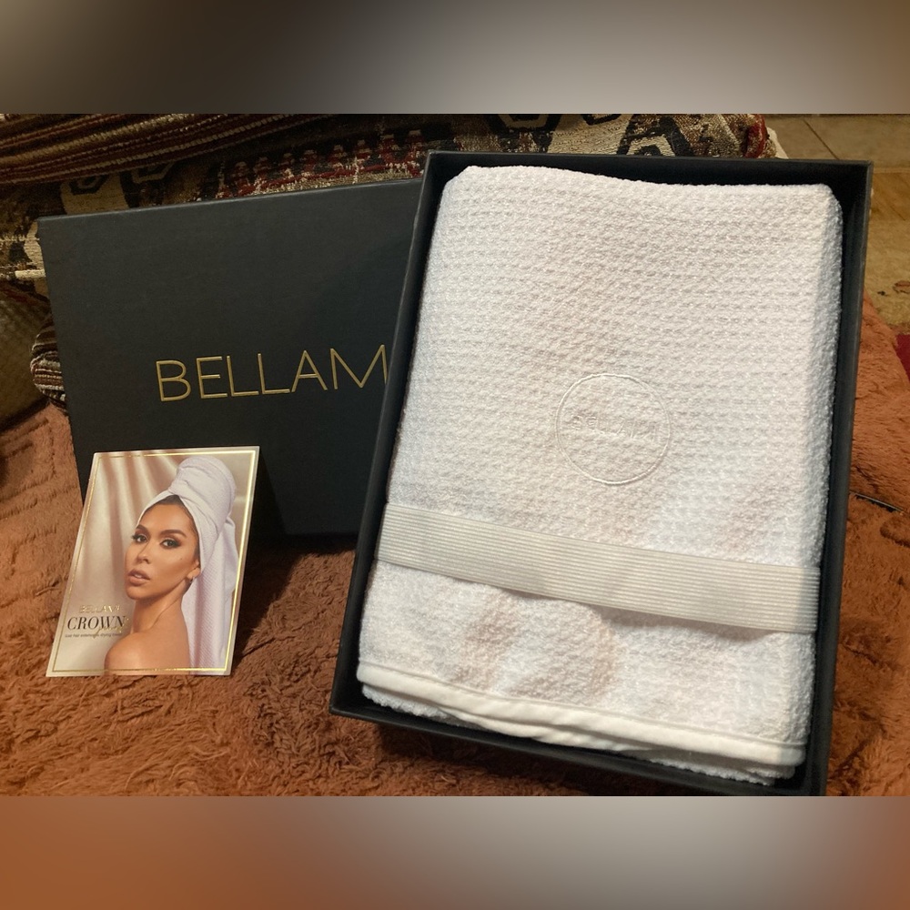 BELLAMI Elegant White Towel Set